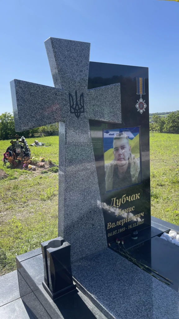 памятники каталог