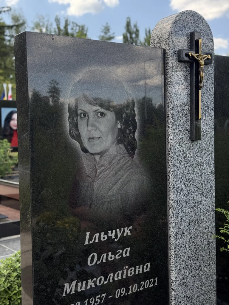 пам ятник на цвинтар