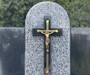 Мова символів: значення квітів, ангелів та інших зображень на пам’ятниках