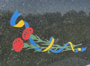 ТОП-5 аксесуарів до пам’ятника: що найчастіше замовляють разом із меморіалом