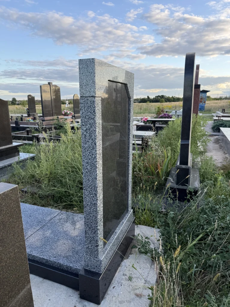 одинарні пам'ятники з граніту ціни