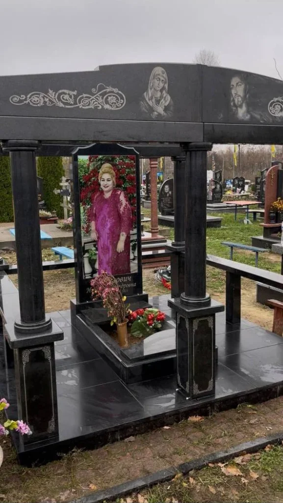 подвійний пам'ятник з граніту подвійні