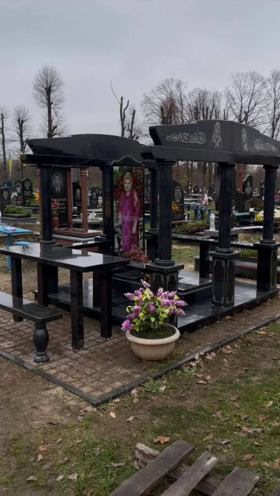 подвійний пам'ятник з граніту подвійні