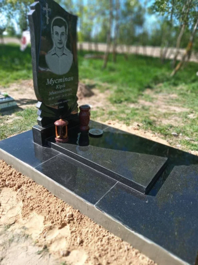 одинарний пам'ятник з граніту ціна